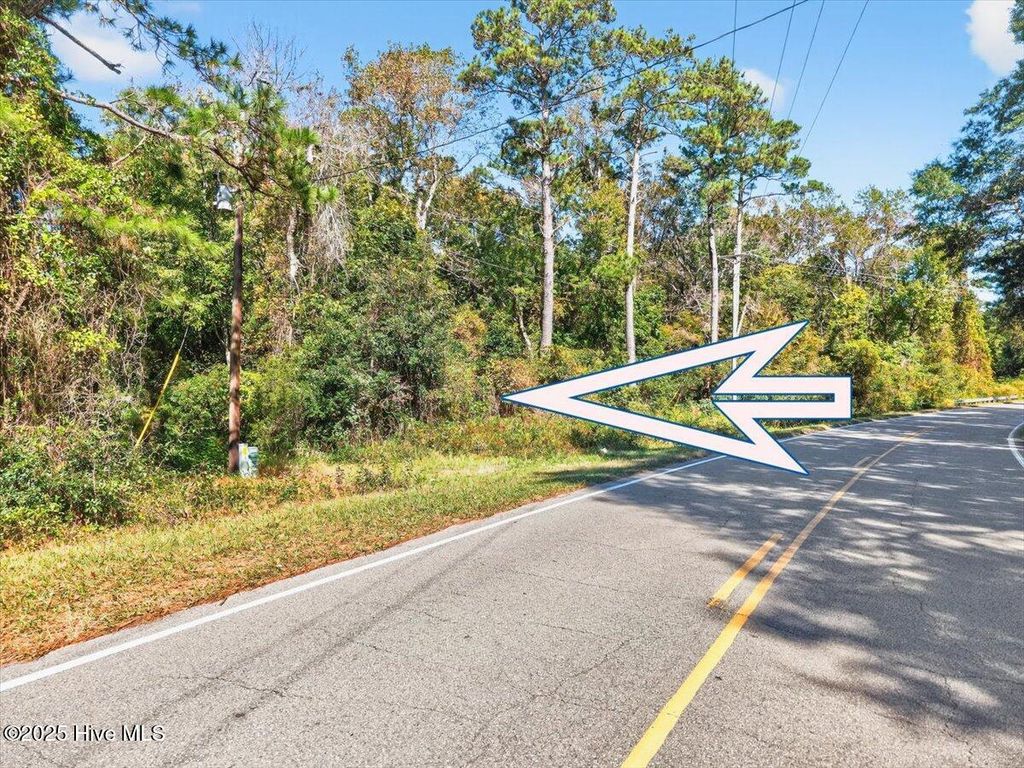 Image 7 of property listing at 2340 Boones Neck Road SW, Supply, NC 28462