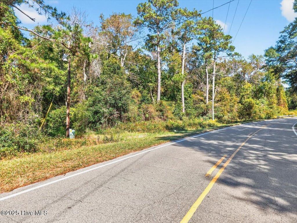 Image 8 of property listing at 2340 Boones Neck Road SW, Supply, NC 28462