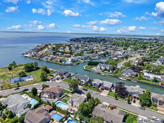 51 Skylark Road, Massapequa Park, NY 11762