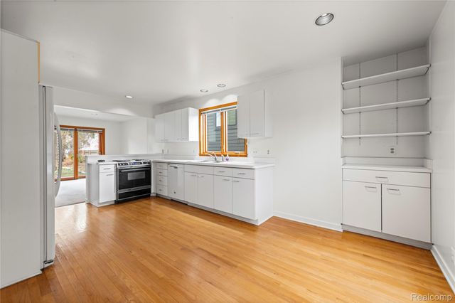 2635 Dorchester Road, Birmingham, MI 48009