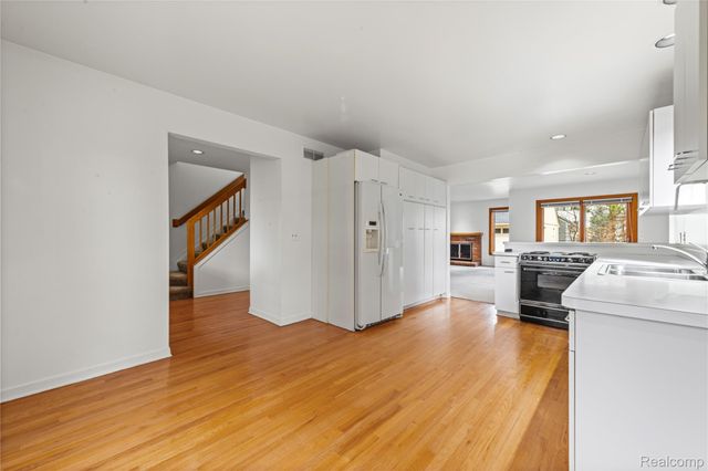 2635 Dorchester Road, Birmingham, MI 48009