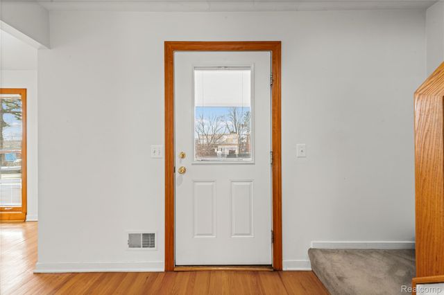 2635 Dorchester Road, Birmingham, MI 48009