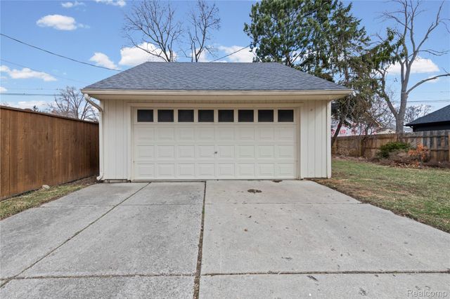 2635 Dorchester Road, Birmingham, MI 48009