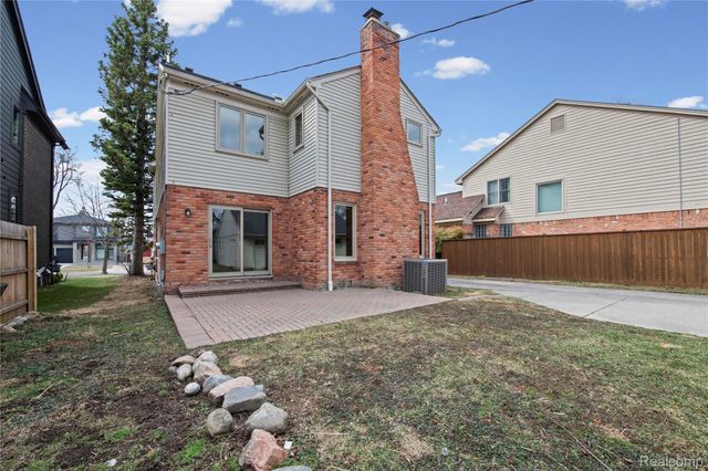 2635 Dorchester Road, Birmingham, MI 48009