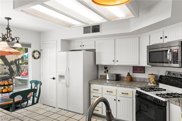 7817 Surfcrest Court, Las Vegas, NV 89128