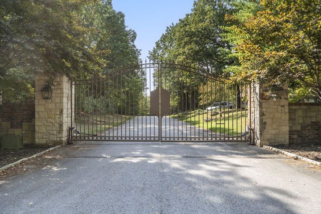 5035 Stonegate Court, Springfield, MO 65809