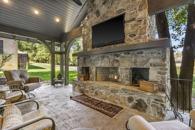 5035 Stonegate Court, Springfield, MO 65809