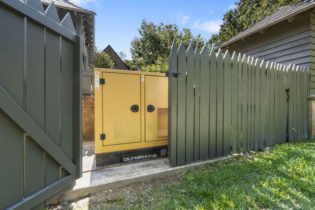 5035 Stonegate Court, Springfield, MO 65809