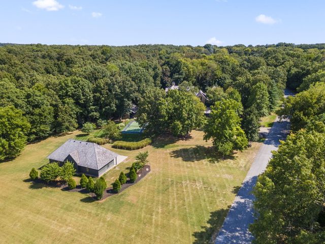 5035 Stonegate Court, Springfield, MO 65809