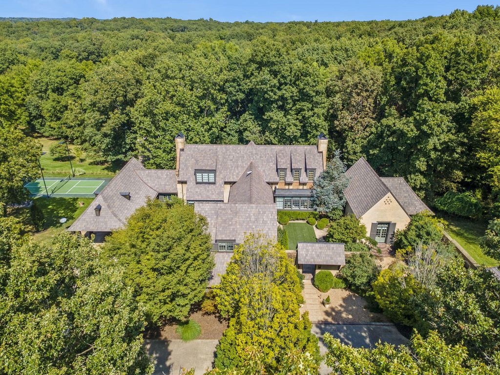 5035 Stonegate Court, Springfield, MO 65809