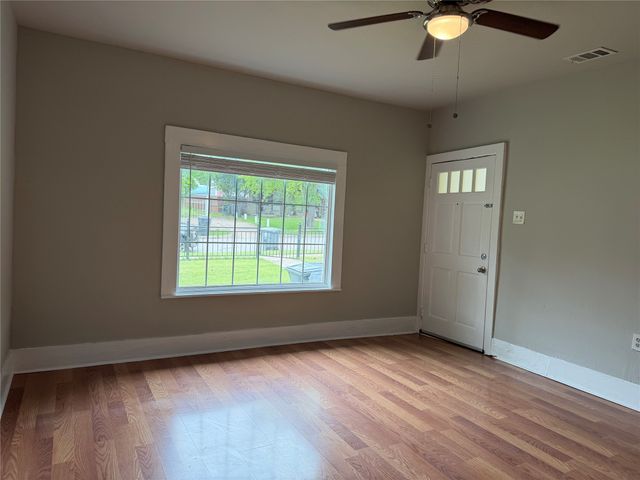 801 Wayne Street, Dallas, TX 75223