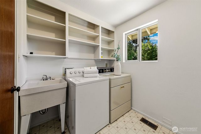 8910 217th Street SW, Edmonds, WA 98026