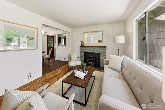 8910 217th Street SW, Edmonds, WA 98026