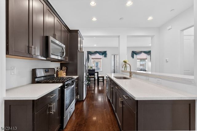 247 Bradley Dr, Wood-ridge Boro, NJ 07075