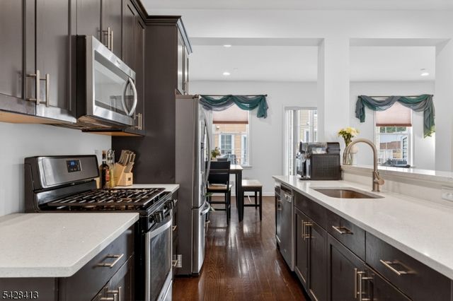 247 Bradley Dr, Wood-ridge Boro, NJ 07075