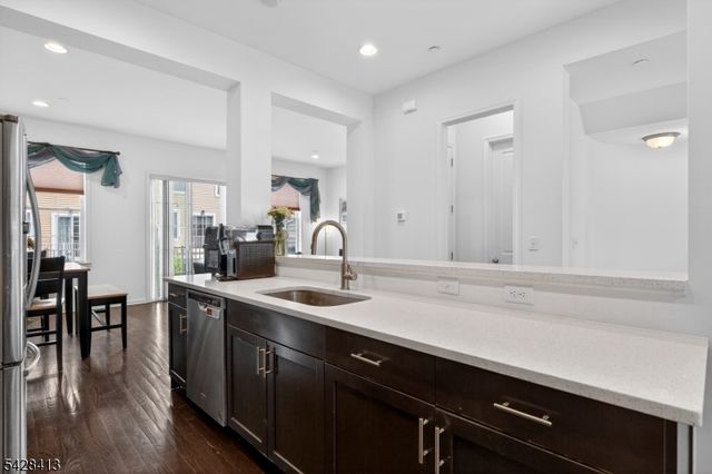 247 Bradley Dr, Wood-ridge Boro, NJ 07075