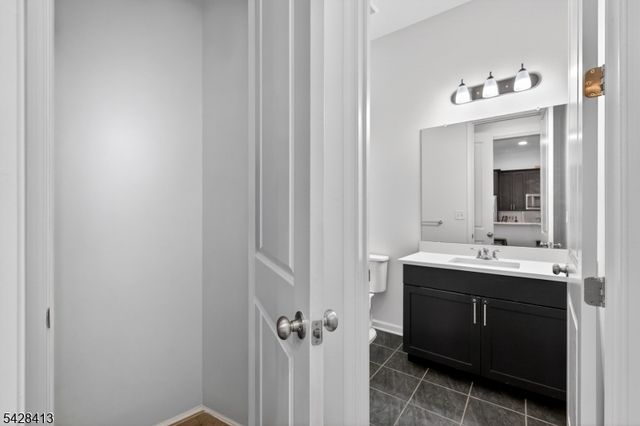247 Bradley Dr, Wood-ridge Boro, NJ 07075