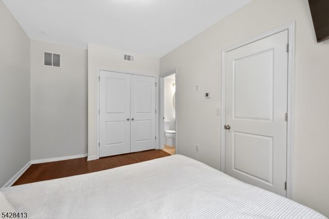 247 Bradley Dr, Wood-ridge Boro, NJ 07075