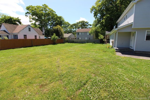 206 Huntington Drive, Mastic Beach, NY 11951