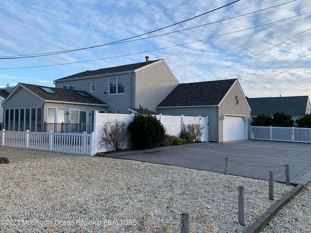107 Carlton Place, Mantoloking, NJ 08738