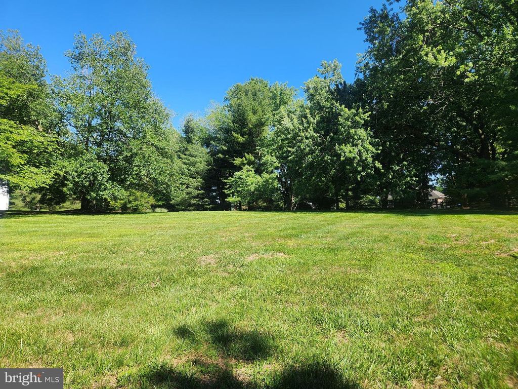 Image 2 of property listing at 12407 PENELOPE CT, Fulton, MD 20759