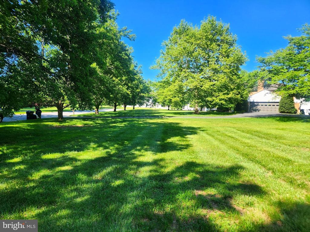 Image 3 of property listing at 12407 PENELOPE CT, Fulton, MD 20759