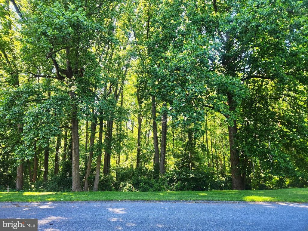 Image 4 of property listing at 12407 PENELOPE CT, Fulton, MD 20759