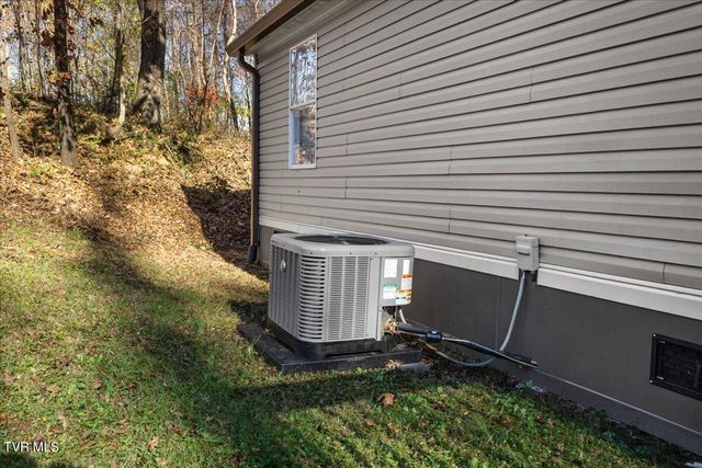 1012 Kingston Court, Johnson City, TN 37601