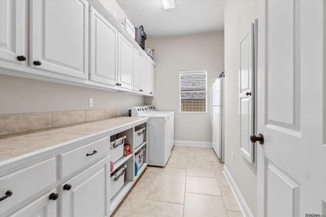 18402 Bellingrath Lakes Ave, Greenwell Springs, LA 70739