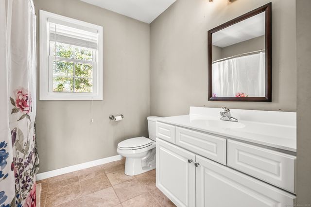 52 Oakland Court, Meriden, CT 06450