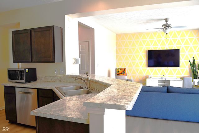 3274 Rolling Hill Drive, Columbus, IN 47201