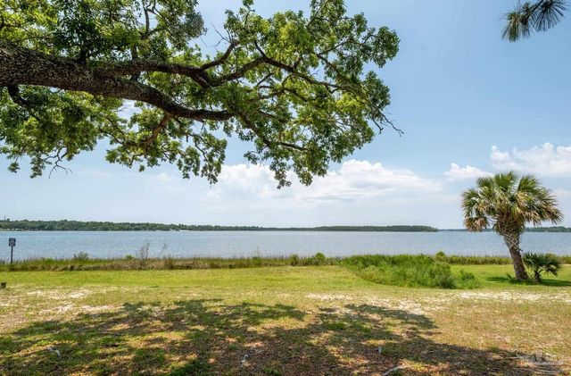 412 Labree Rd, Pensacola, FL 32507