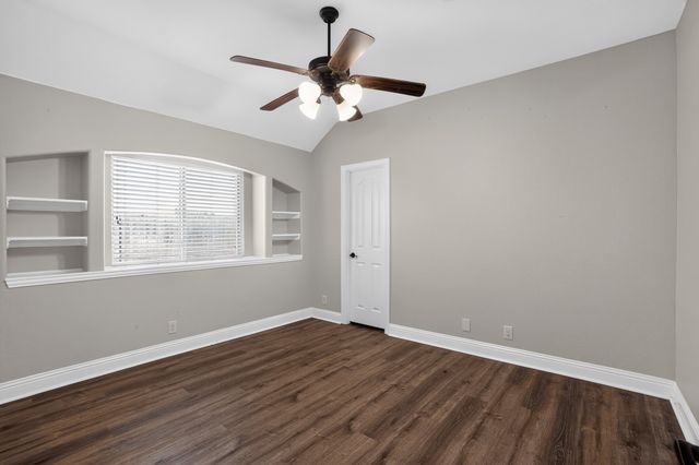 5252 Smokey Ridge Drive, Fort Worth, TX 76123