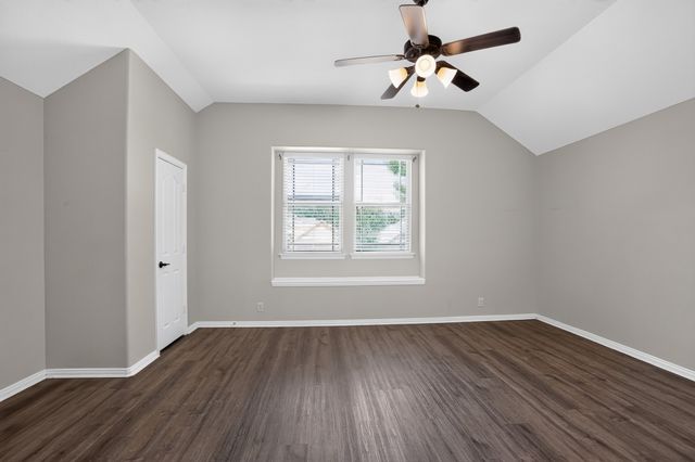 5252 Smokey Ridge Drive, Fort Worth, TX 76123