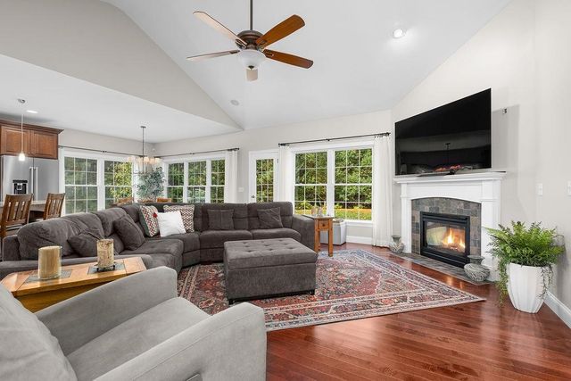 6 Swan Circle, Concord, NH 03301