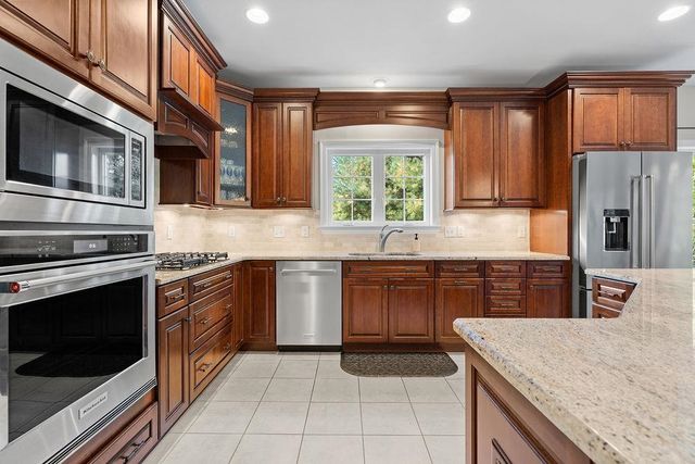 6 Swan Circle, Concord, NH 03301