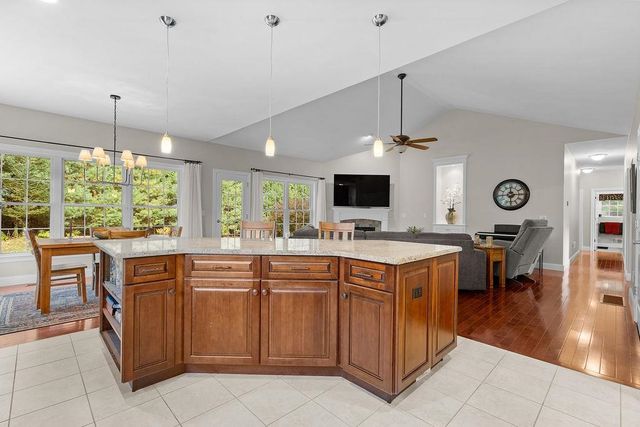 6 Swan Circle, Concord, NH 03301