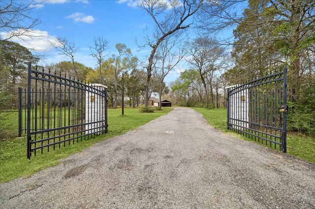 22400 Pineridge Drive, Porter, TX 77365