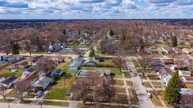 20751 Powers Avenue, Dearborn Heights, MI 48125