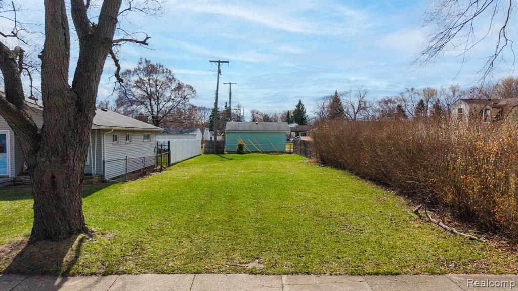 20751 Powers Avenue, Dearborn Heights, MI 48125