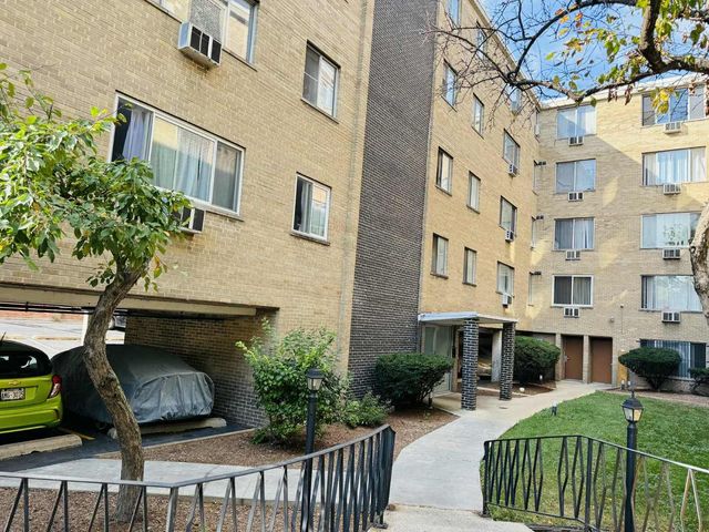 7320 N Rogers Avenue 212, Chicago, IL 60626