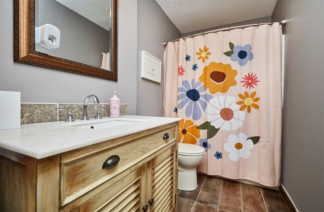 926 57th Street, West Des Moines, IA 50266