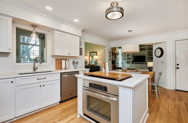 926 57th Street, West Des Moines, IA 50266