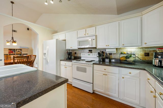 205 Courtyard Lane, Newnan, GA 30265