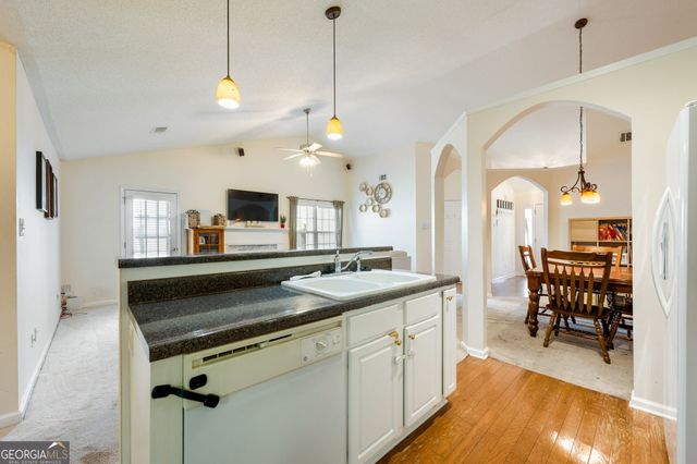 205 Courtyard Lane, Newnan, GA 30265