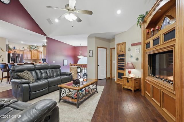 702 Copper Oaks Dr, Carl Junction, MO 64834