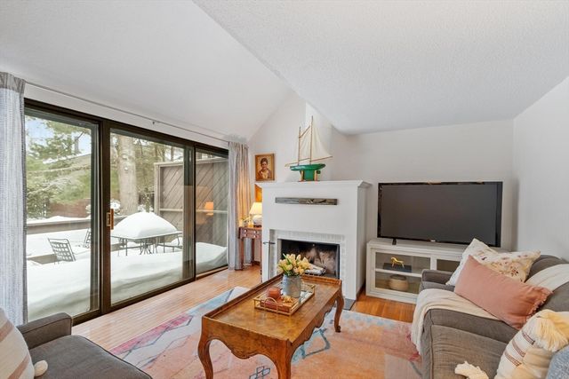 262 Brown Bear Crossing 262, Acton, MA 01720