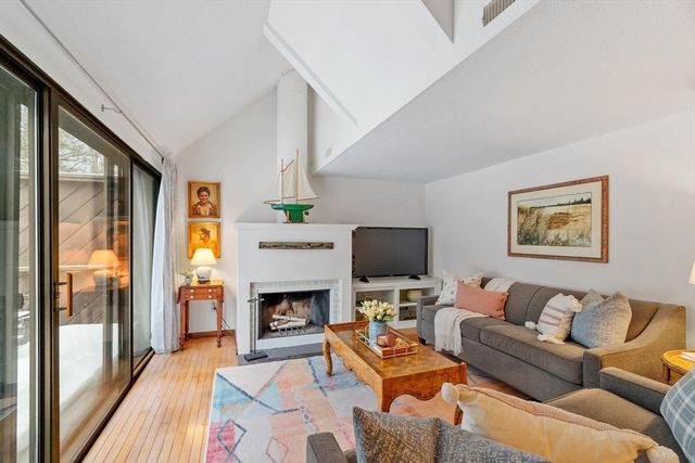 262 Brown Bear Crossing 262, Acton, MA 01720