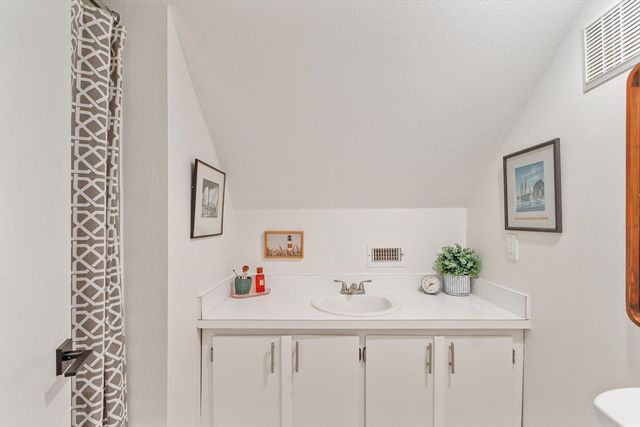 262 Brown Bear Crossing 262, Acton, MA 01720