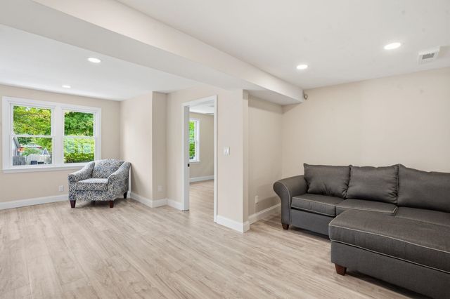 20 Orchard Terrace, Salem, NH 03079
